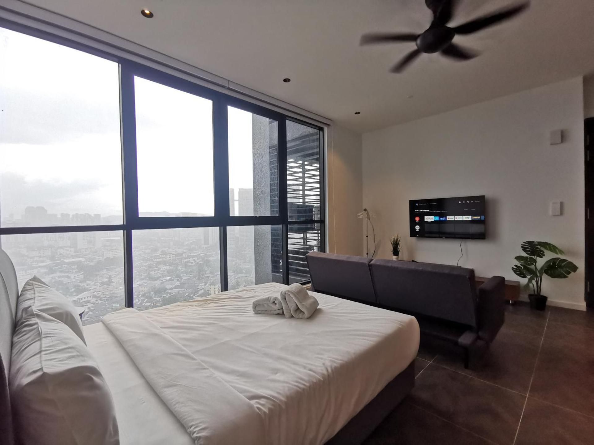 Deluxe Queen Suite