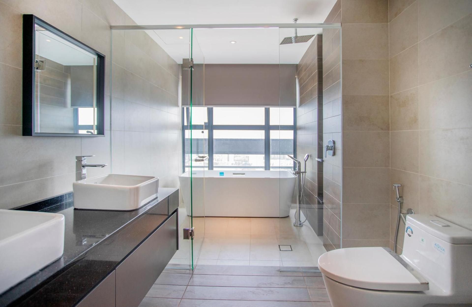 Duplex 3-Bedroom Penthouse with Bathtub