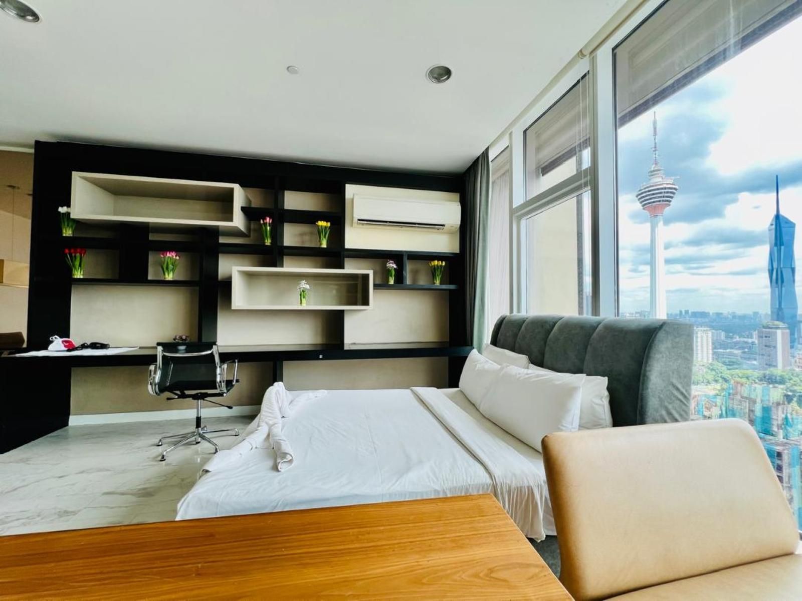 3-Bedroom Apartment with Bath Tub