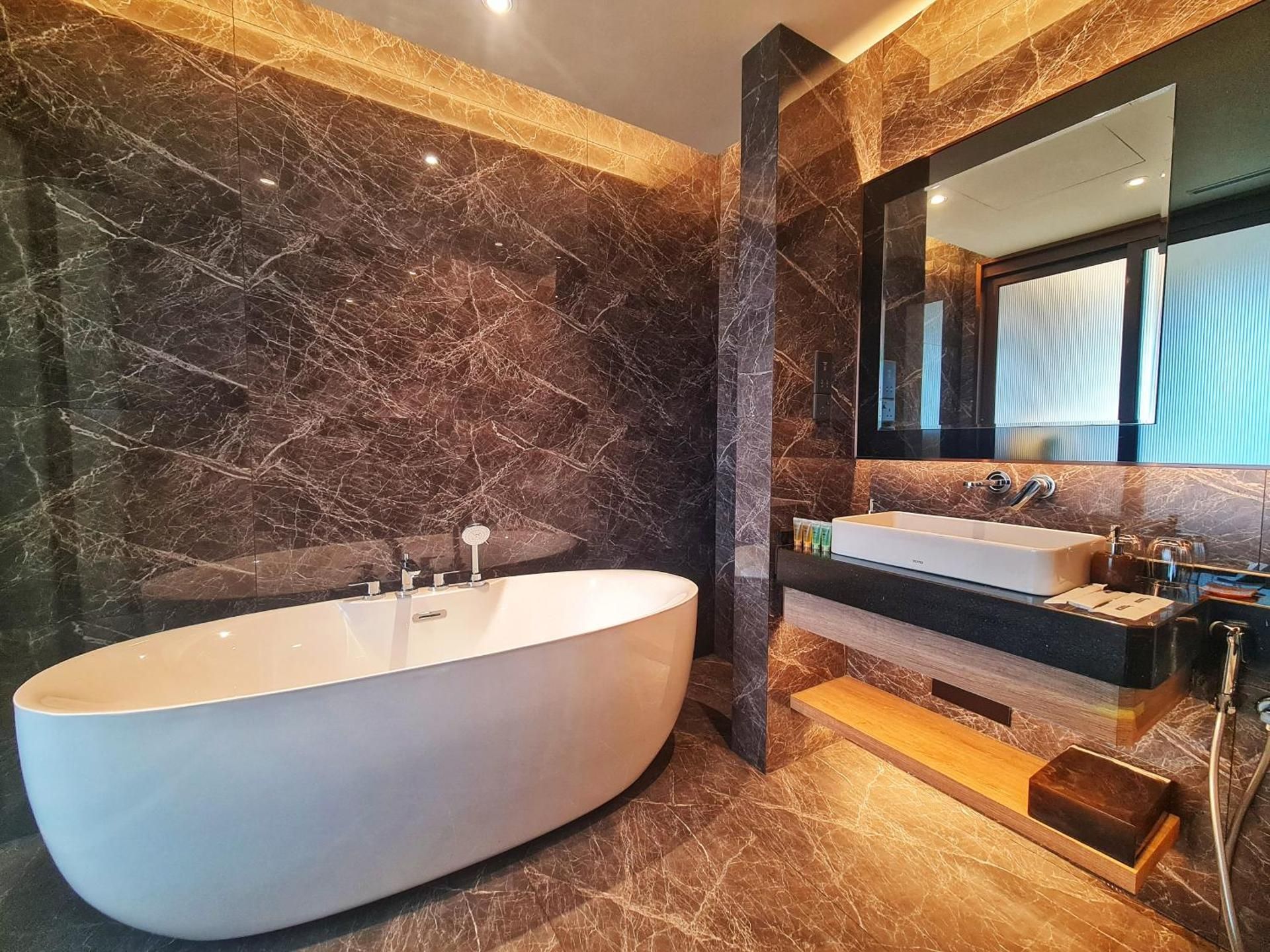 Premium Two Bedroom Apartment Petronas Twin Tower View