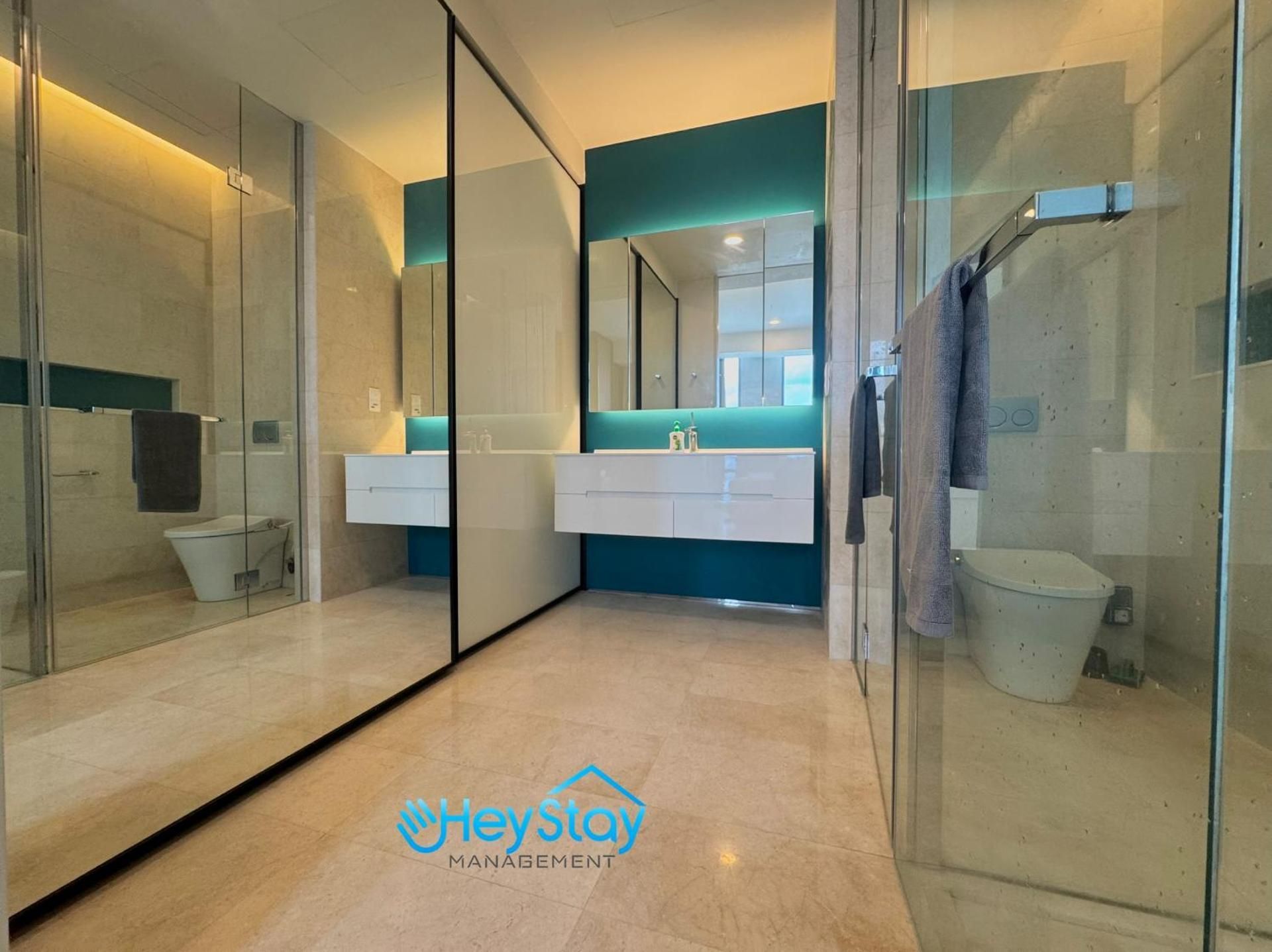 Deluxe One-Bedroom Apartment
