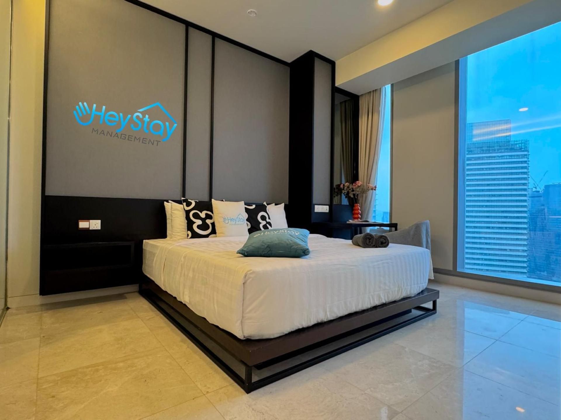Deluxe One-Bedroom Apartment with City View