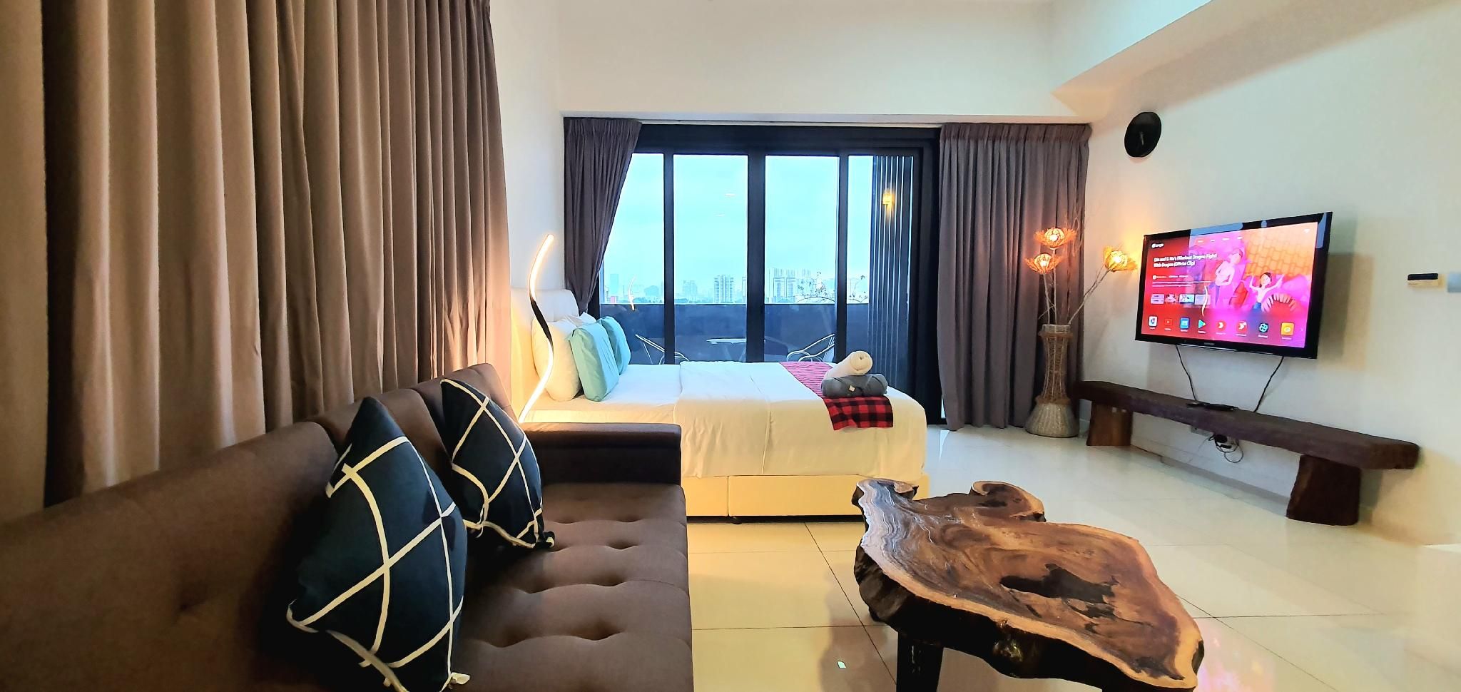 Deluxe Studio Apartment with Balcony
