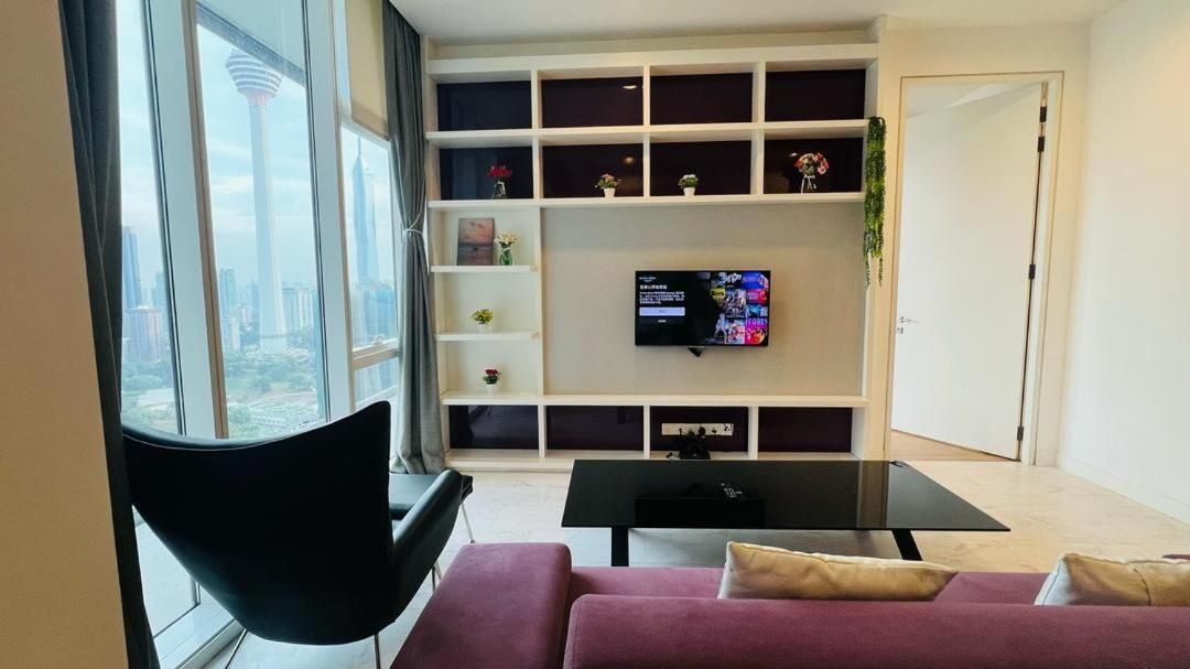 Family Room with Garden View