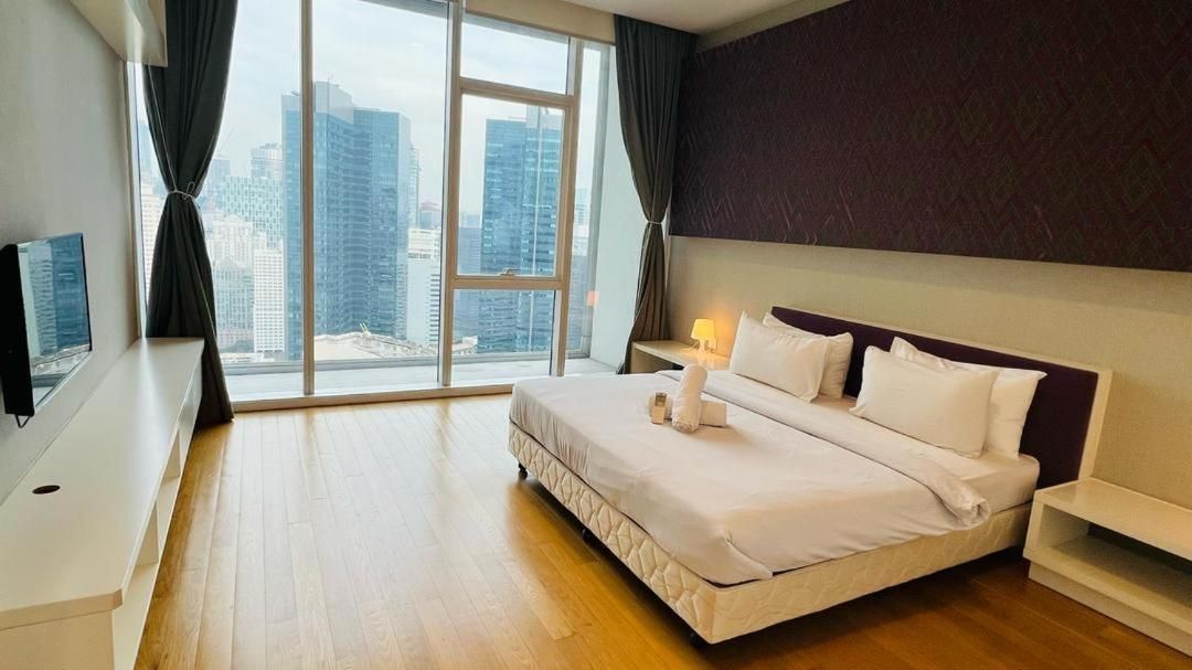 One-Bedroom Apartment with Pool View