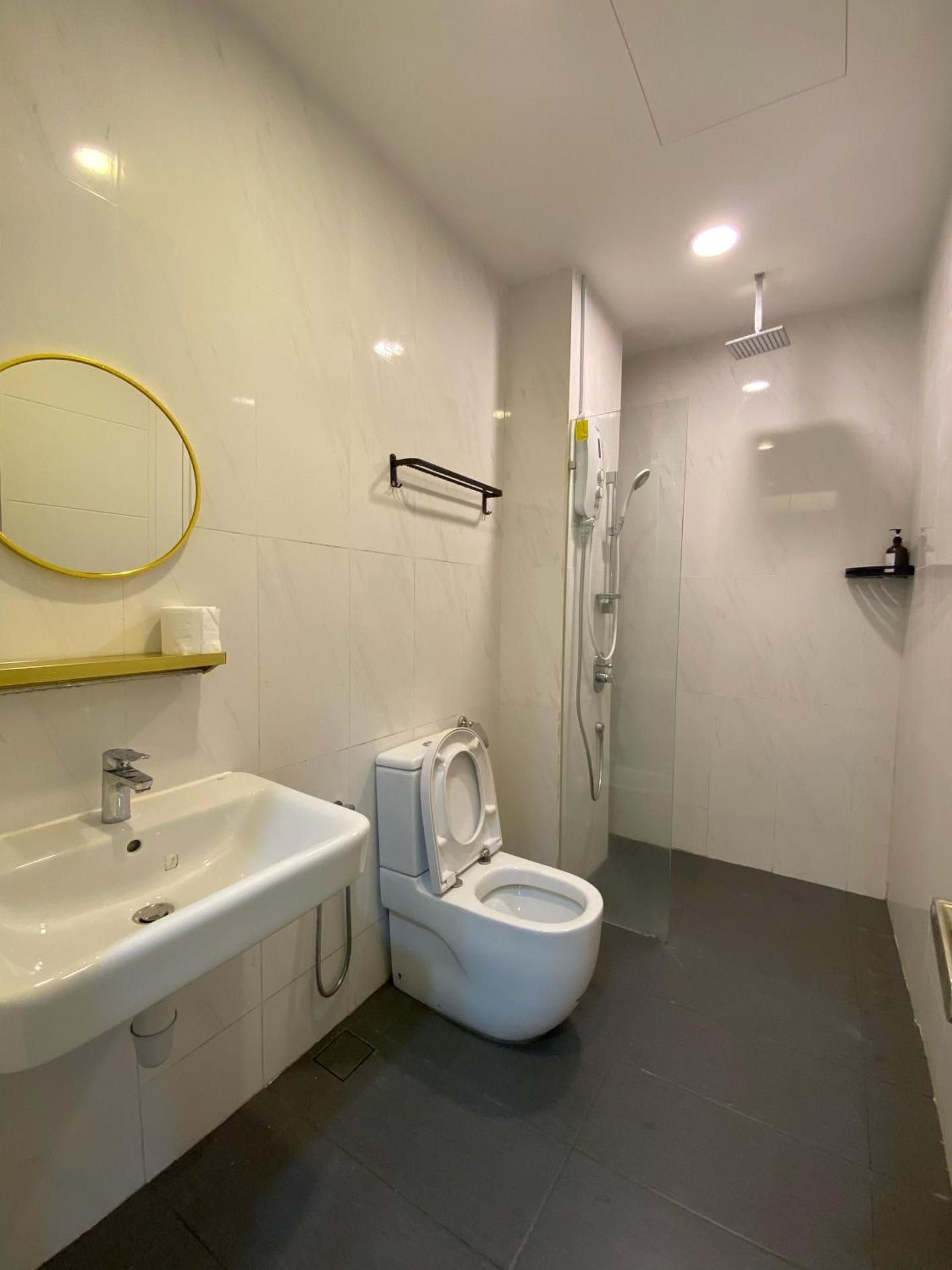 One-Bedroom Apartment with Balcony