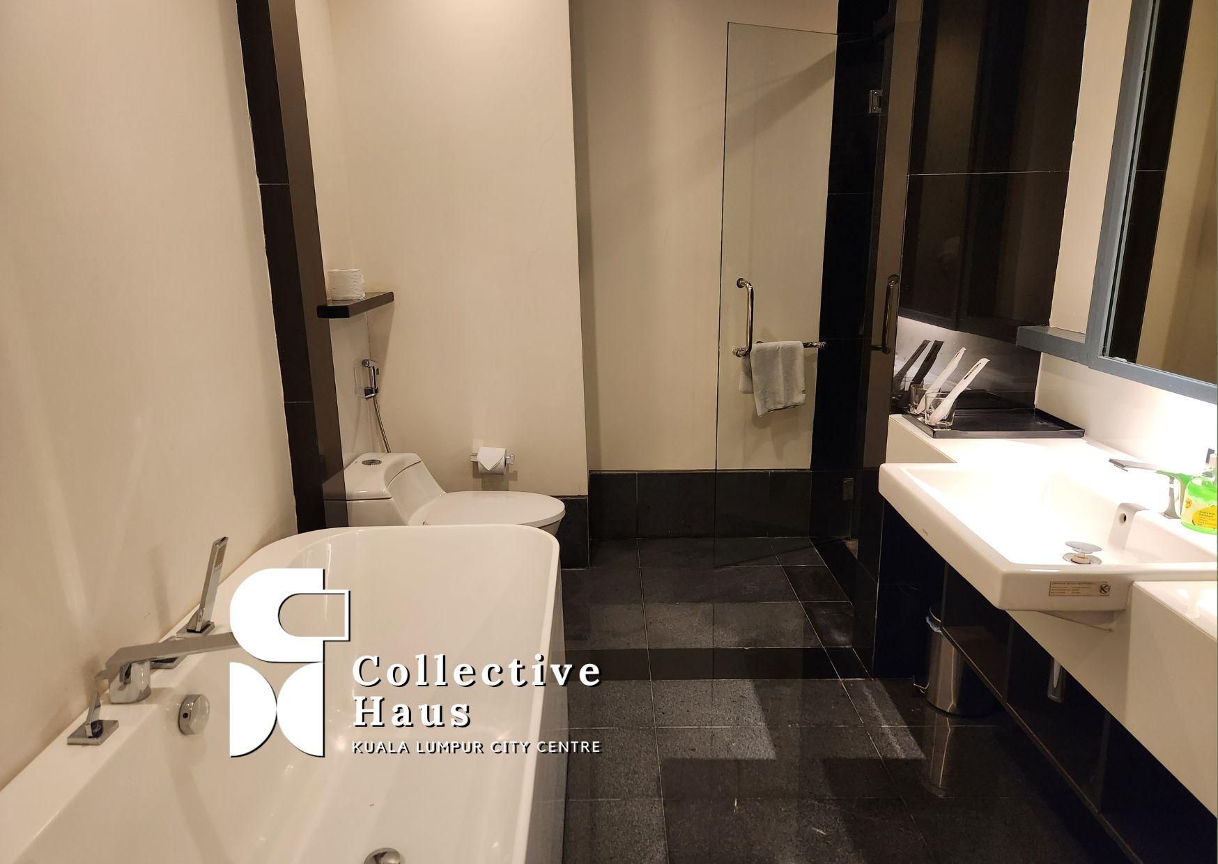 Deluxe One Bedroom Apartment with Balcony