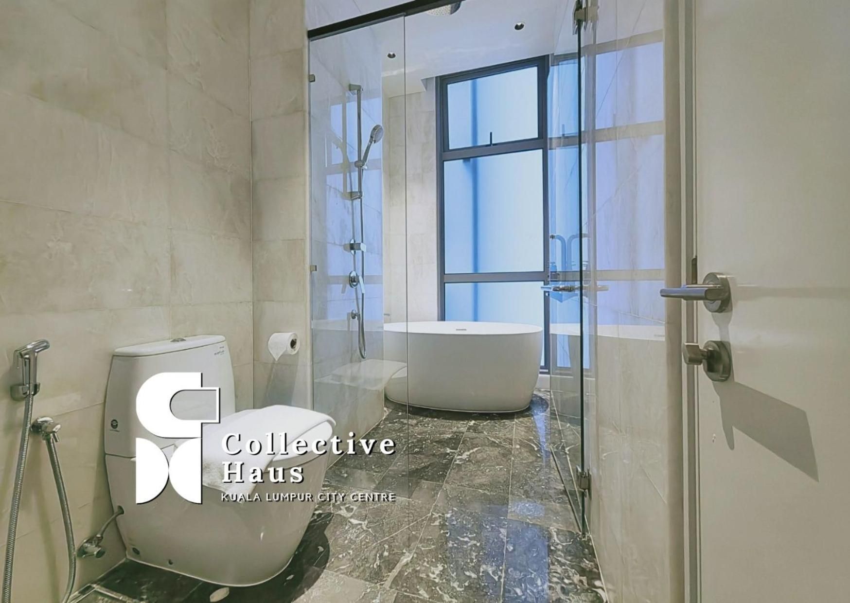 Premier Family Suite with Bathtub