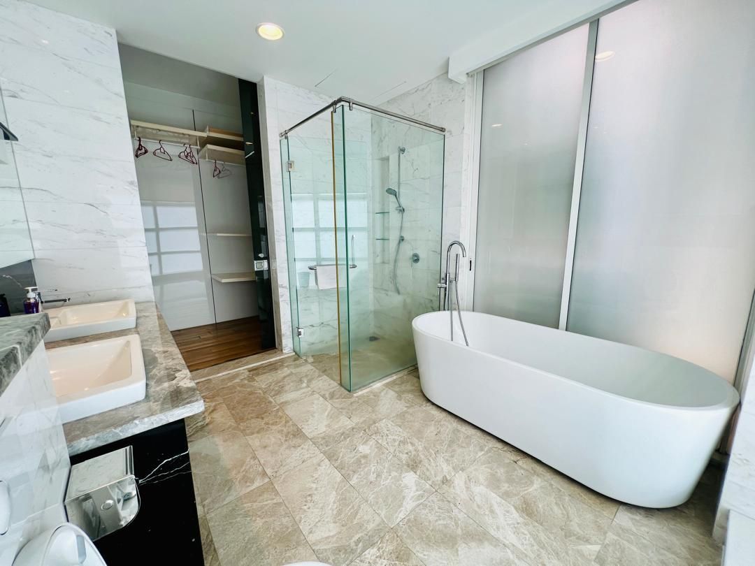 Superior Suite with Bathtub