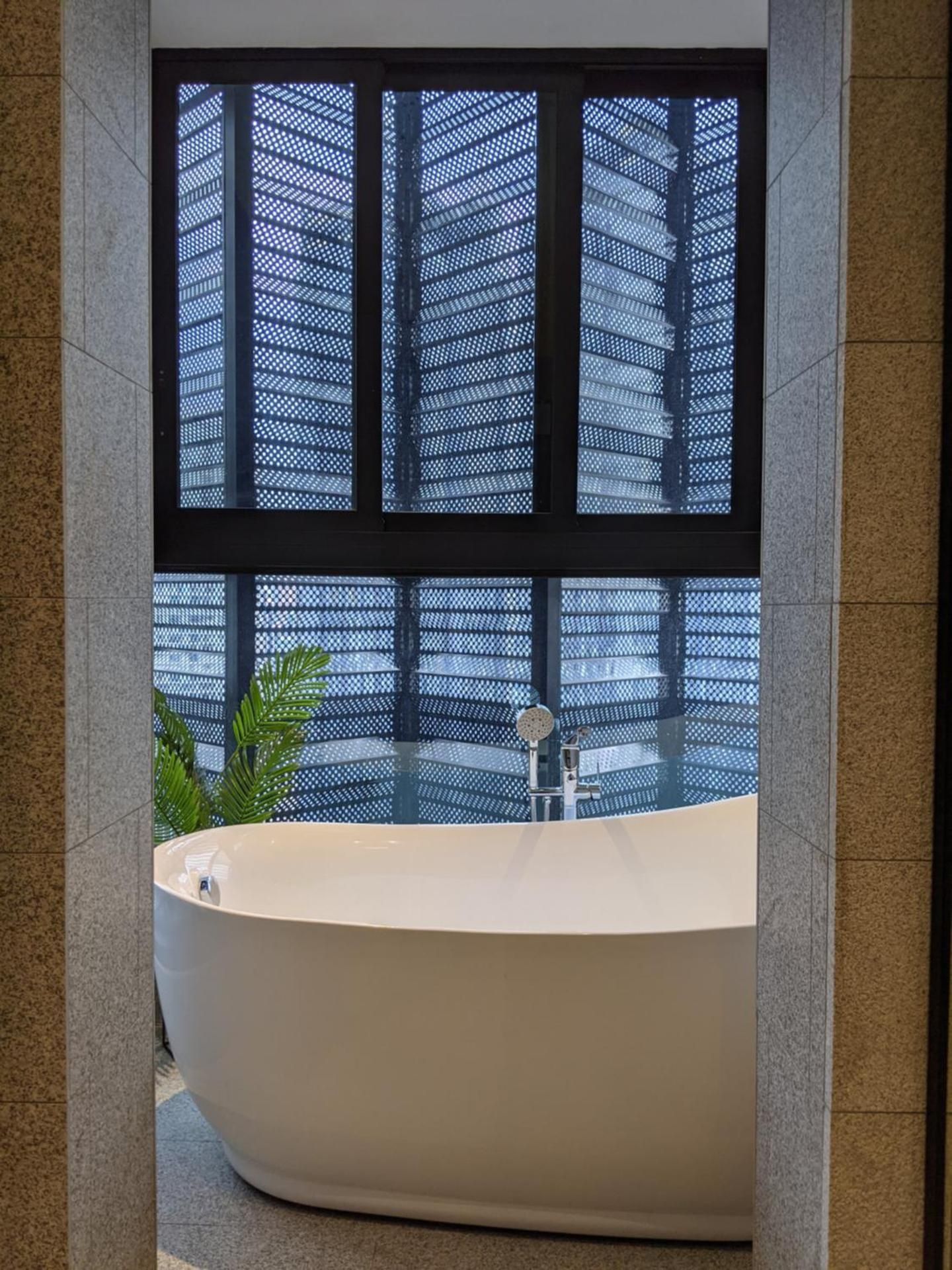 Red Diamond Studio Room with bathtub