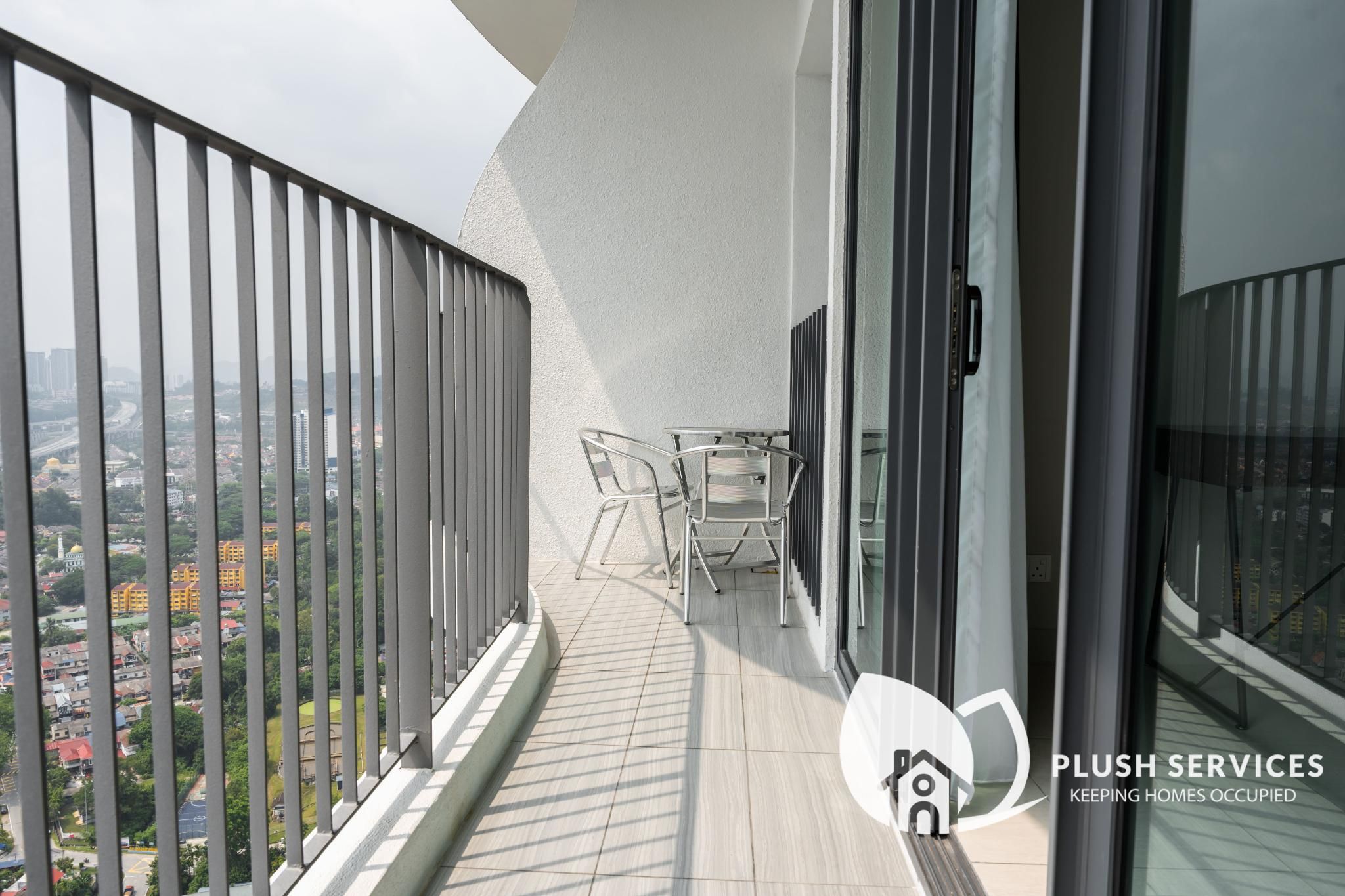 Datum Jelatek by Plush Studio - 3 adults 2