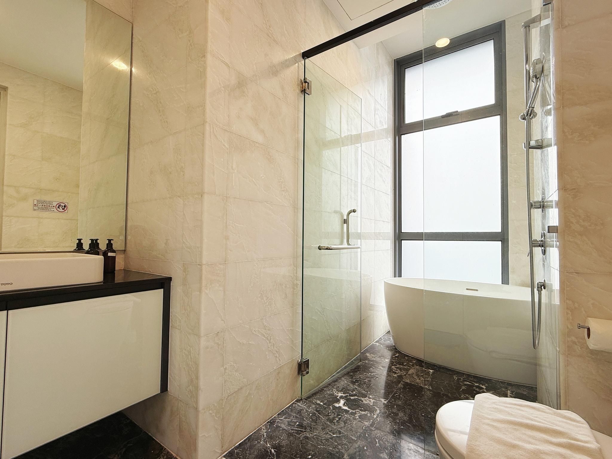 Deluxe 1-Bedroom Suite