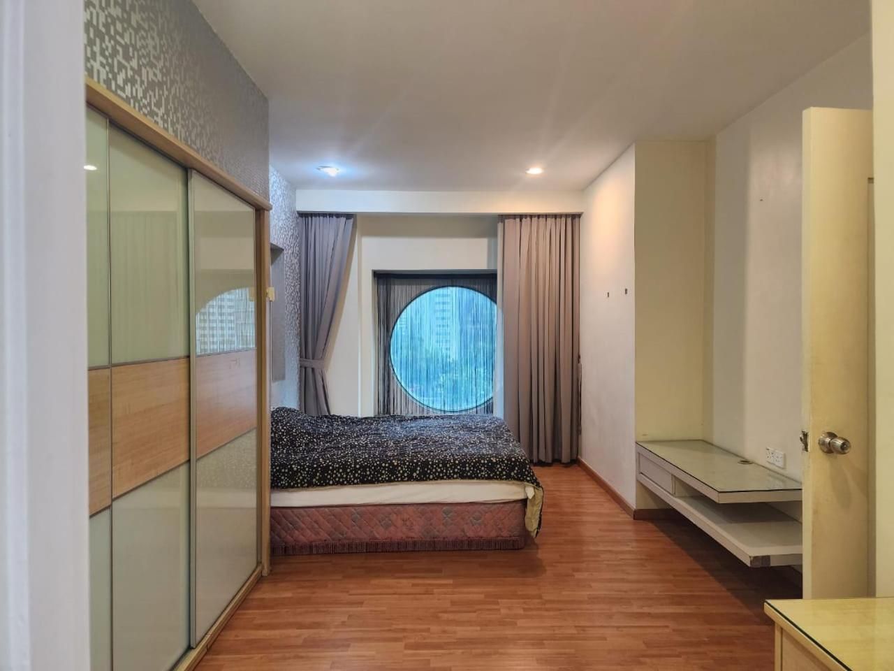 Apartment with View and Balcony