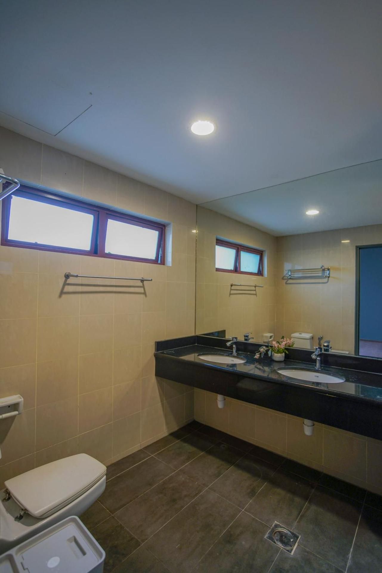 Three-Bedroom Deluxe Apartment