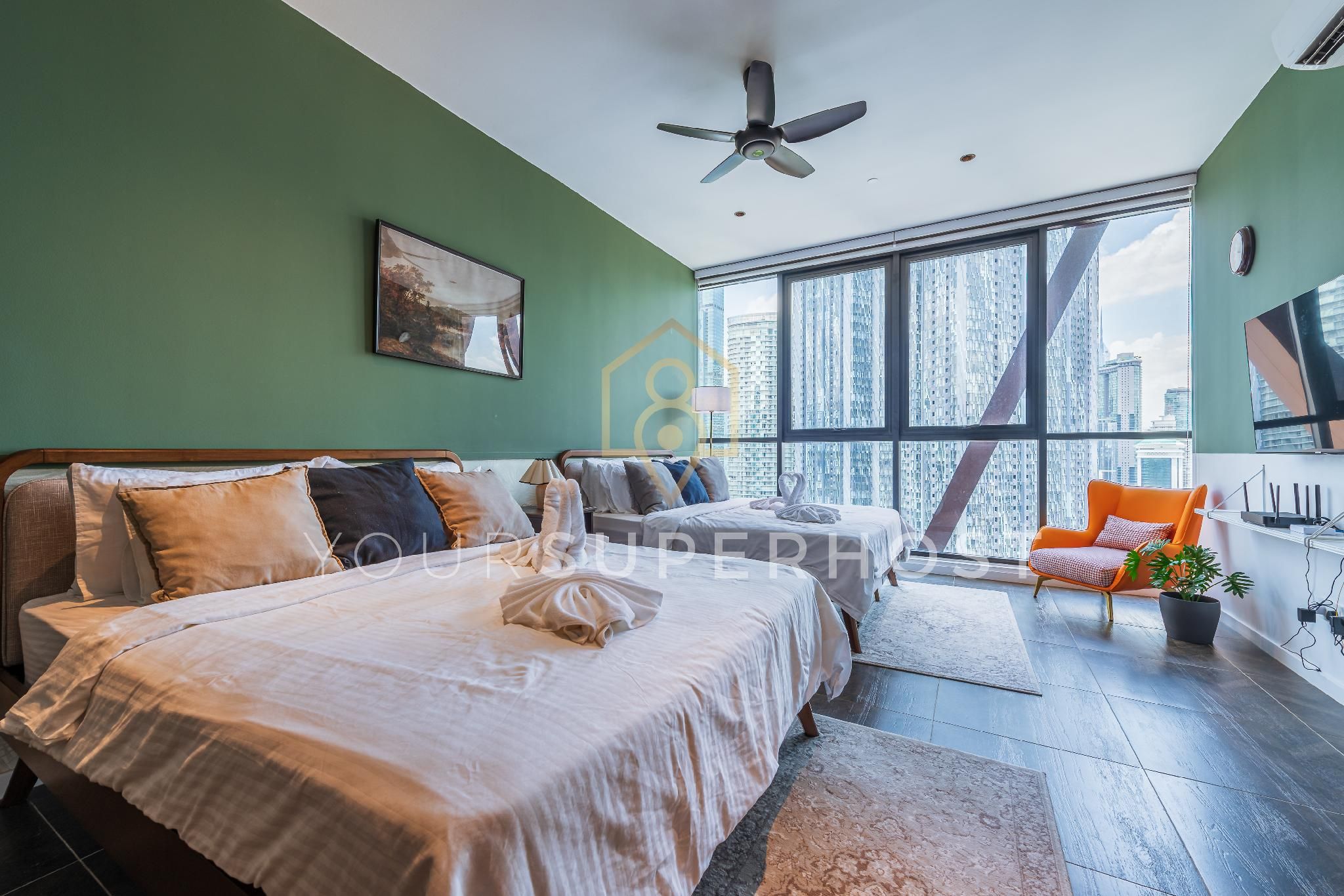 Studio with 2 Queen Beds