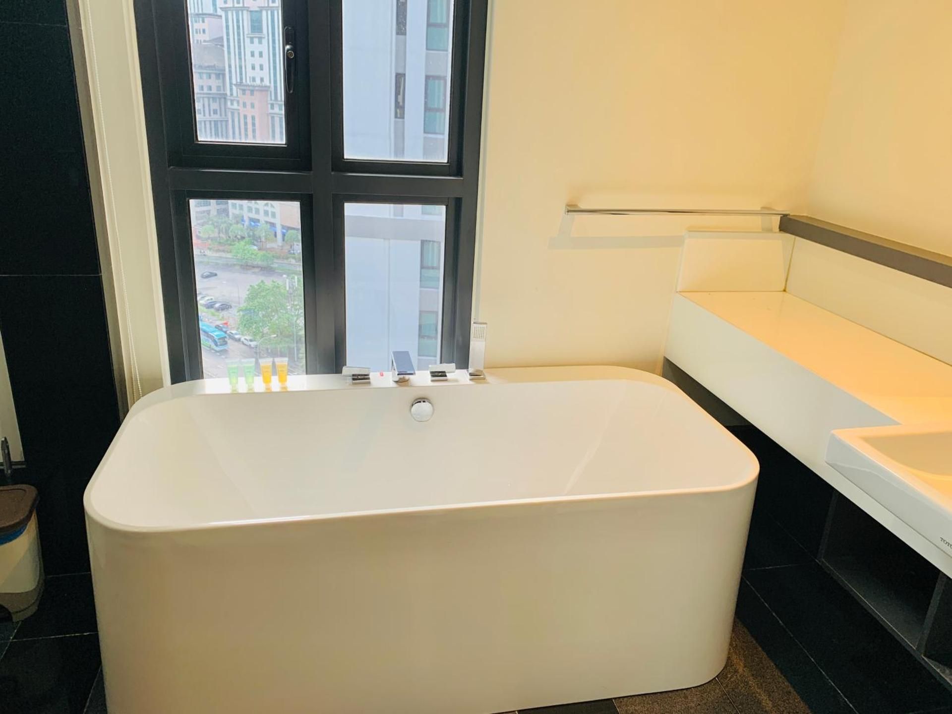 Superior Apartment with balcony and bathtub