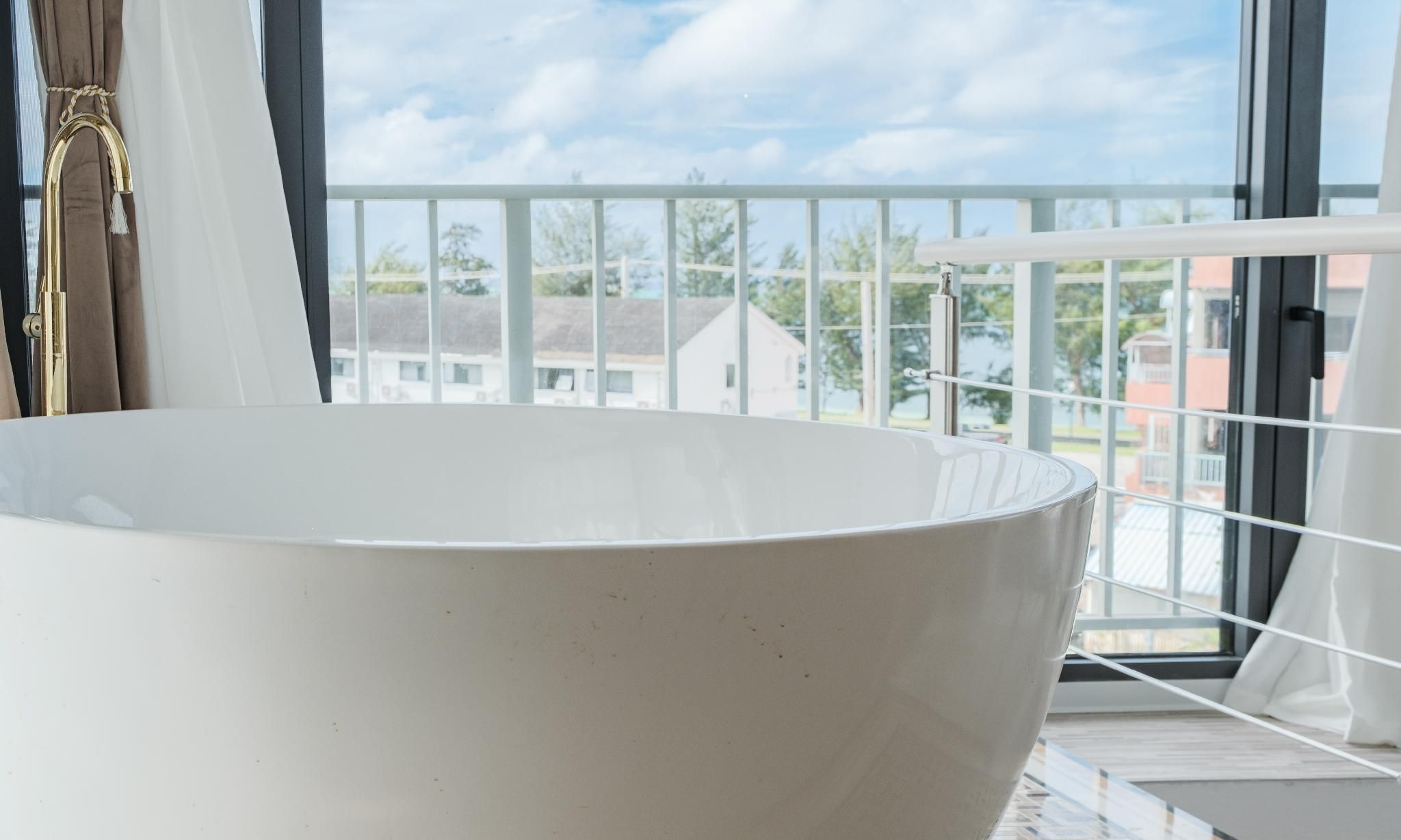 Ocean View Loft Suite with Jacuzzi and Terrace