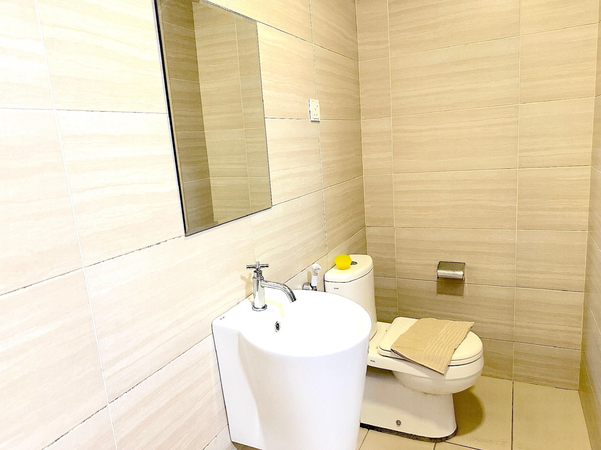 Studio with Queen Bed and Kitchenette