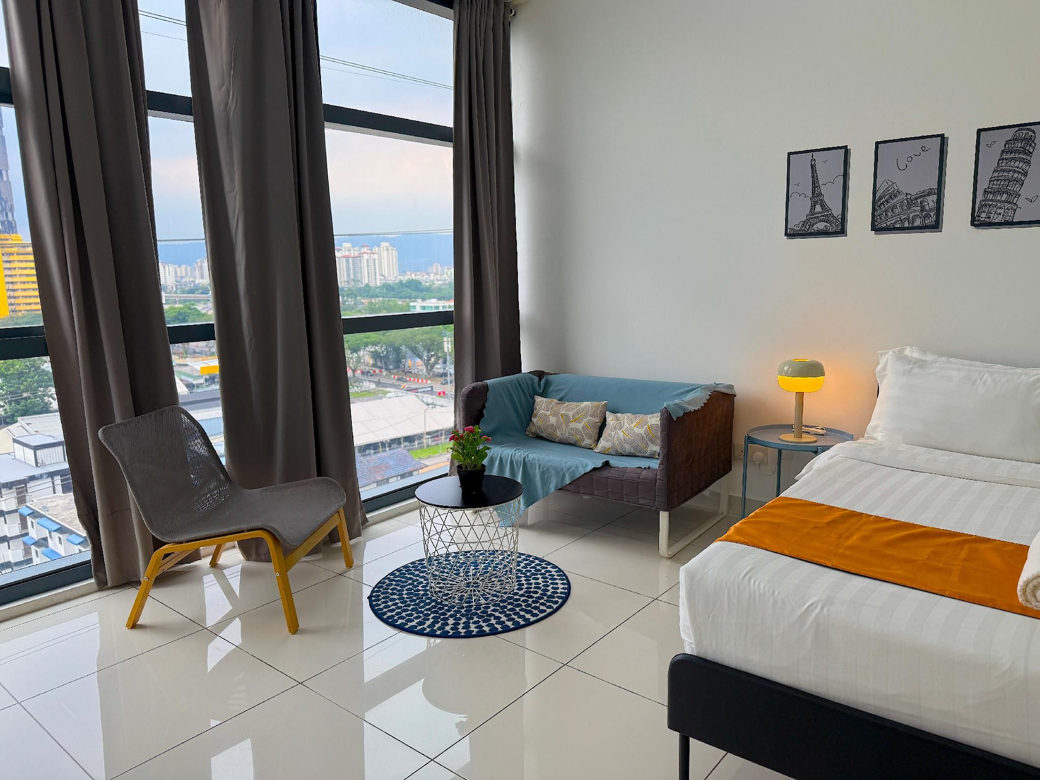 Studio Apartment with Street View