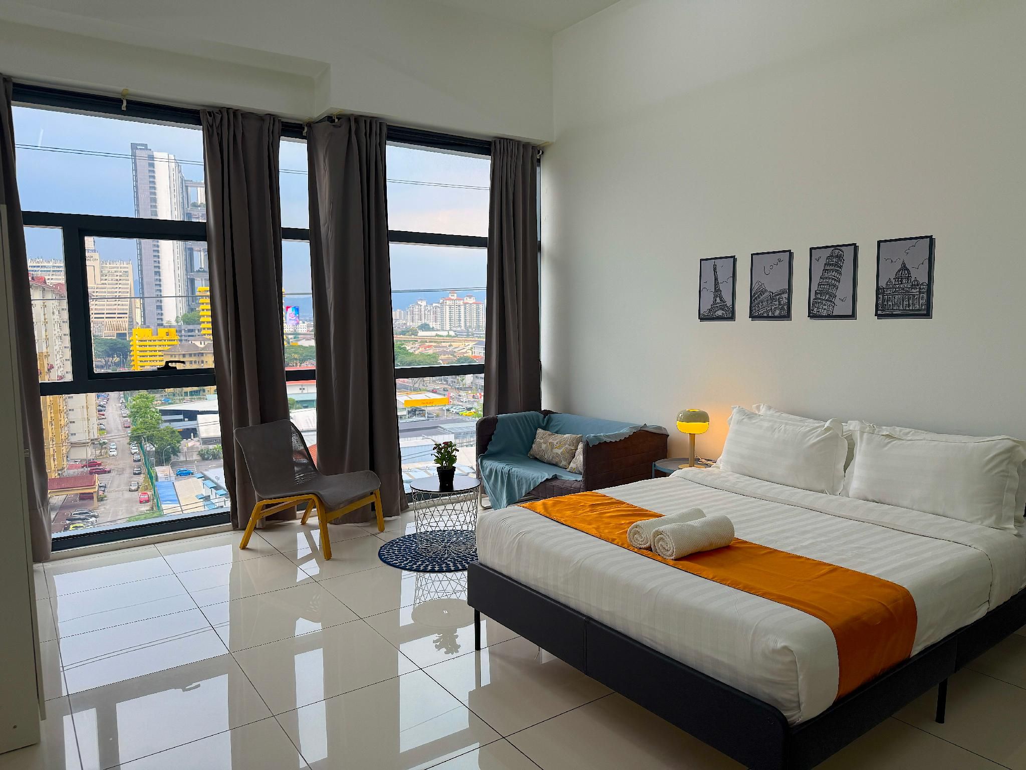 Studio Apartment with Street View
