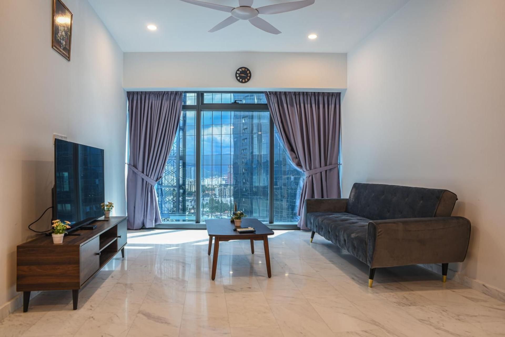 One-Bedroom Apartment