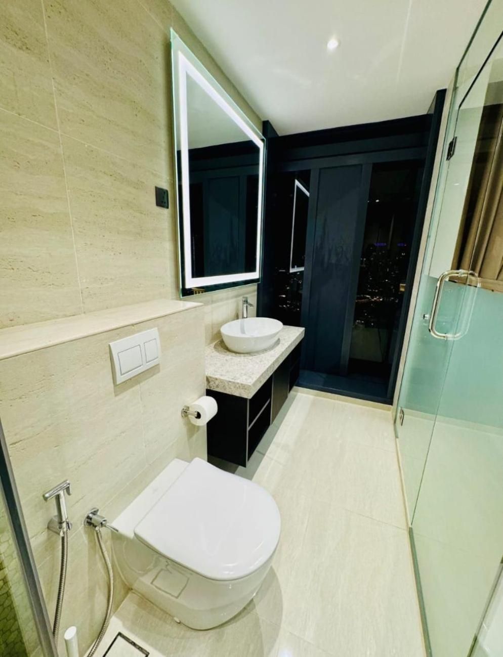 One-Bedroom Apartment With City View