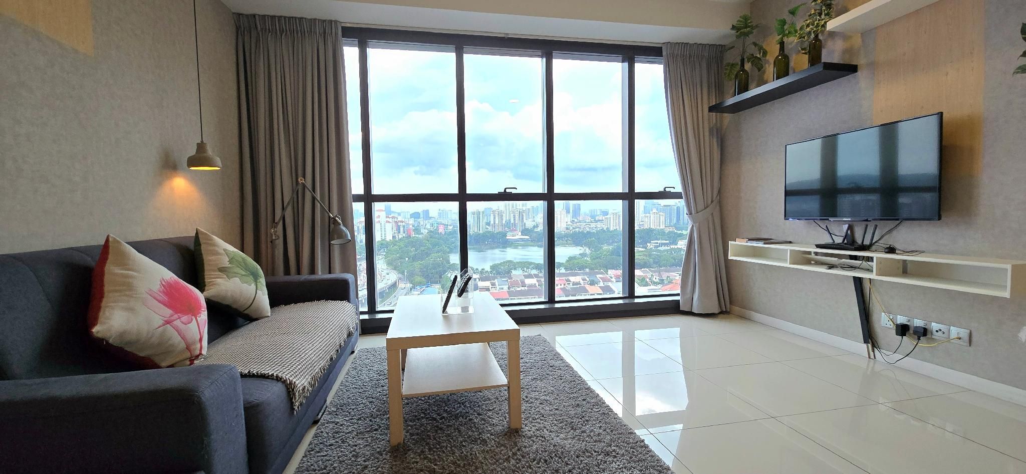 1 Bedroom Apartment with Lake View