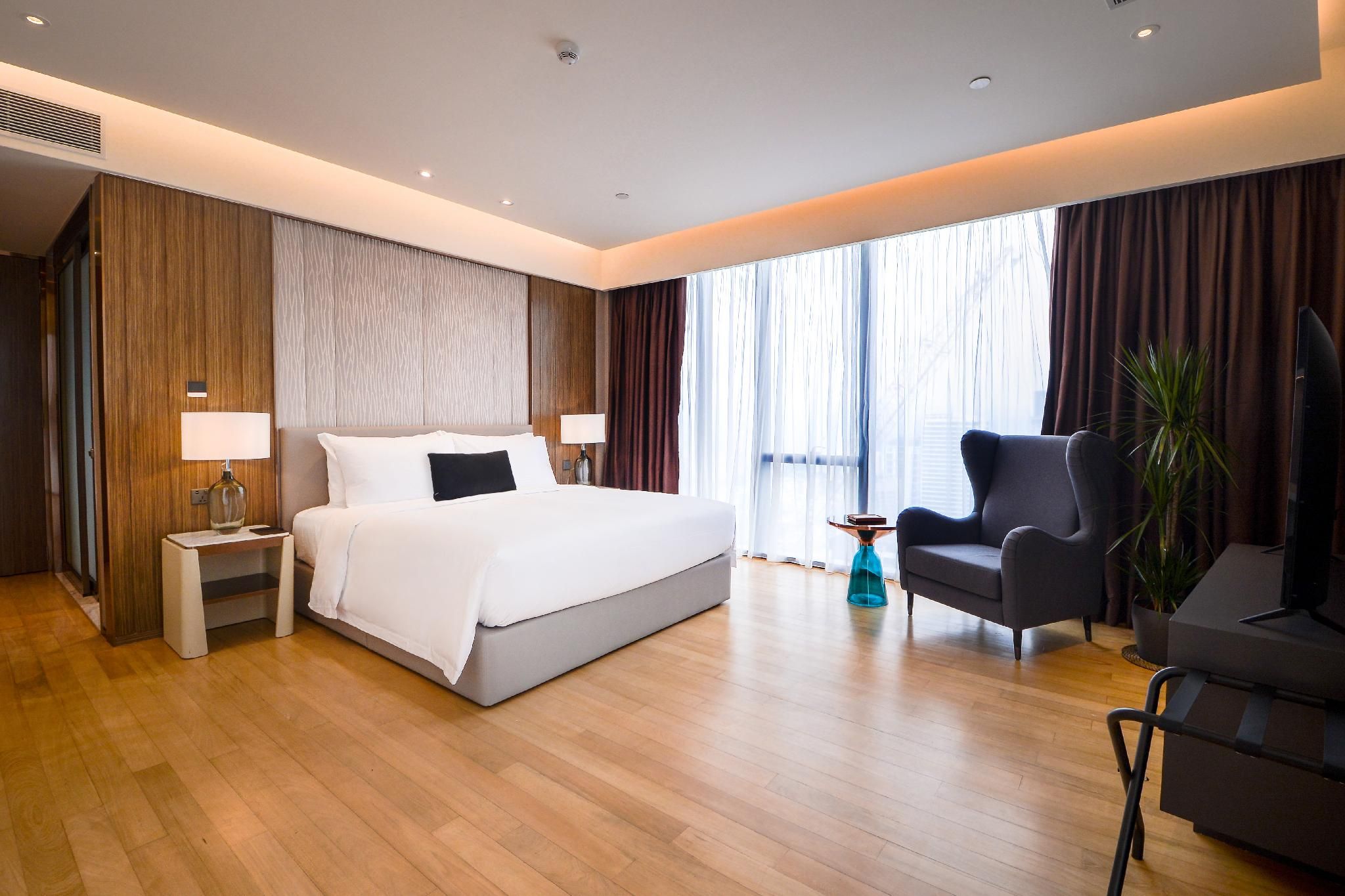 Three Bedroom Suite City View