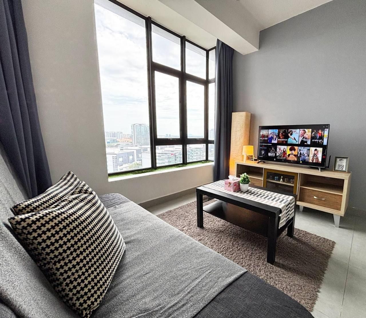 One-Bedroom Apartment with View