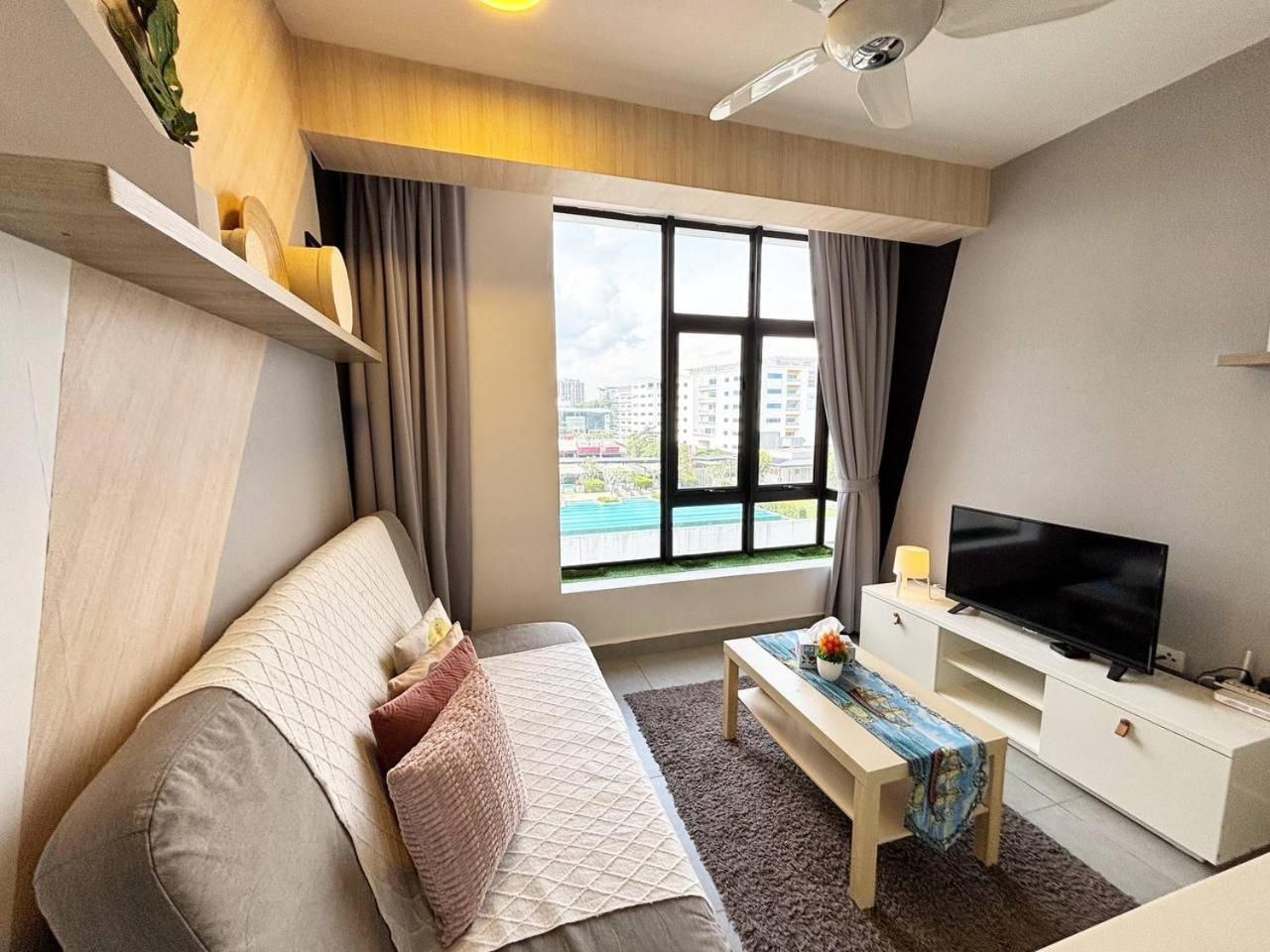 One-Bedroom Apartment with Pool View