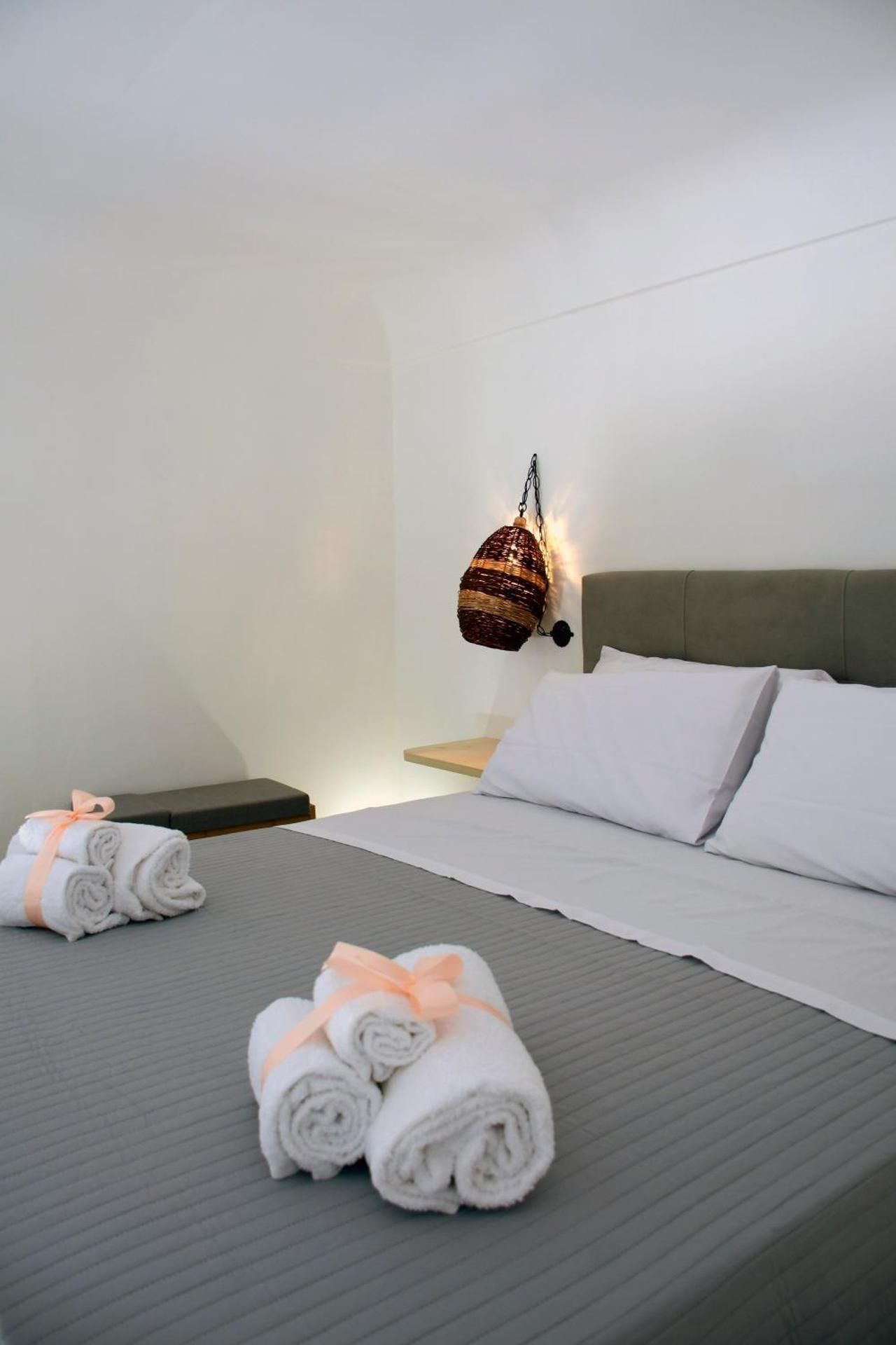 Deluxe Room (2 Adults + 1 Child)