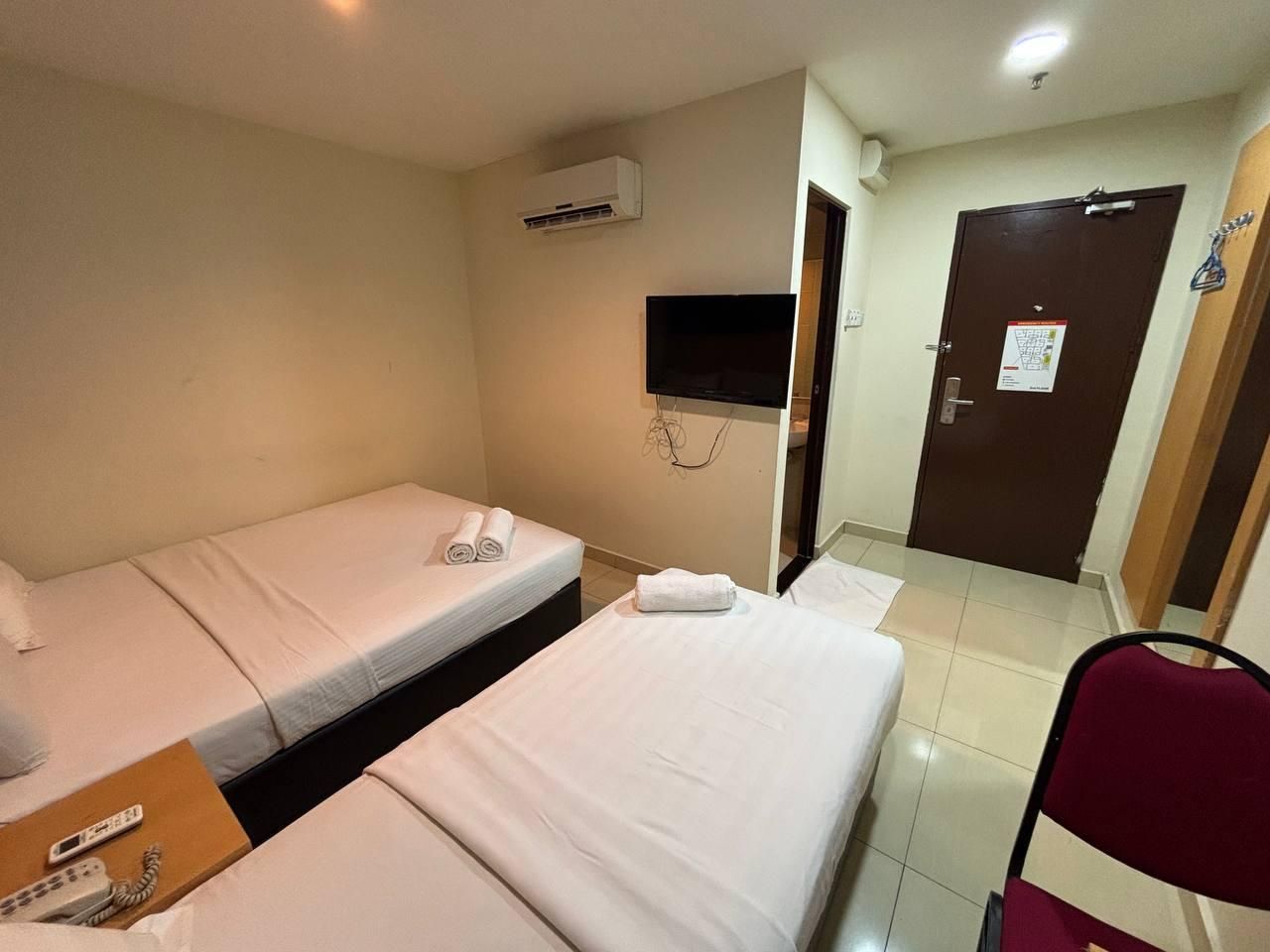 Triple - 1 Queen 1 Single