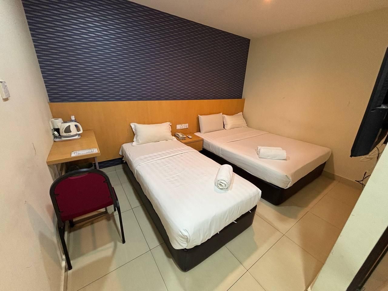 Triple - 1 Queen 1 Single