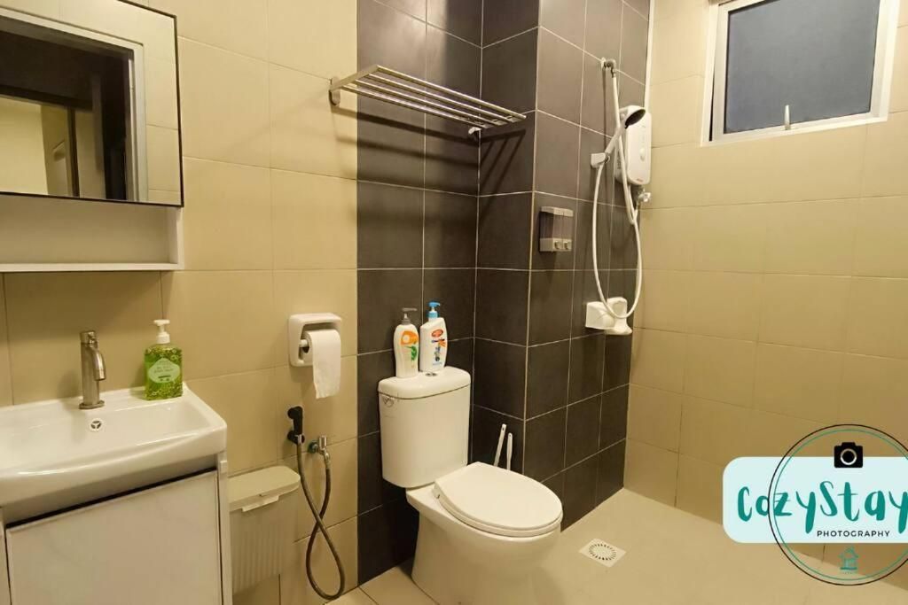 Three-Bedroom Apartment with Lake View
