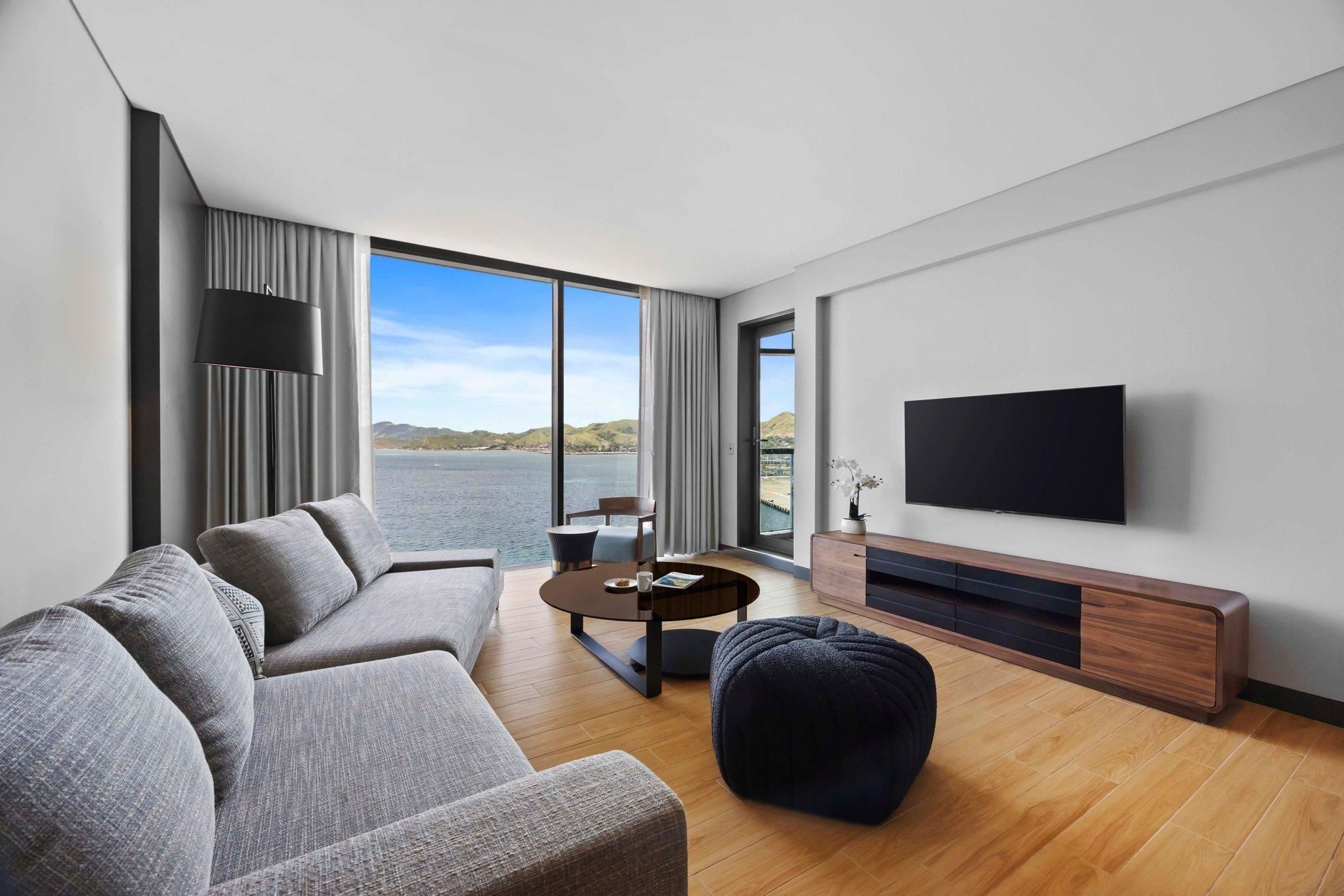 2 Bedroom Suite, Bedroom 1: 1 King, Bedroom 2: 1 King, Harbor View, Fireplace