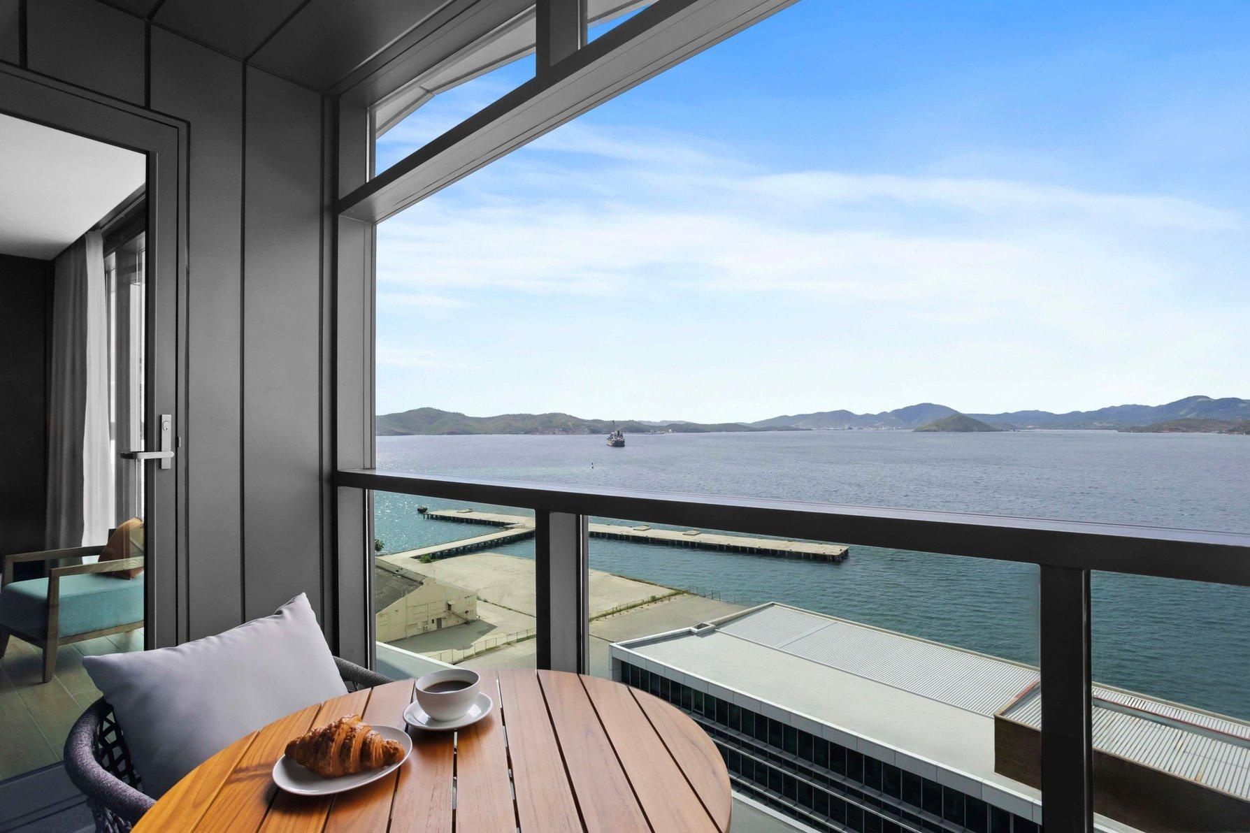 2 Bedroom Suite, Bedroom 1: 1 King, Bedroom 2: 1 King, Harbor View, Fireplace