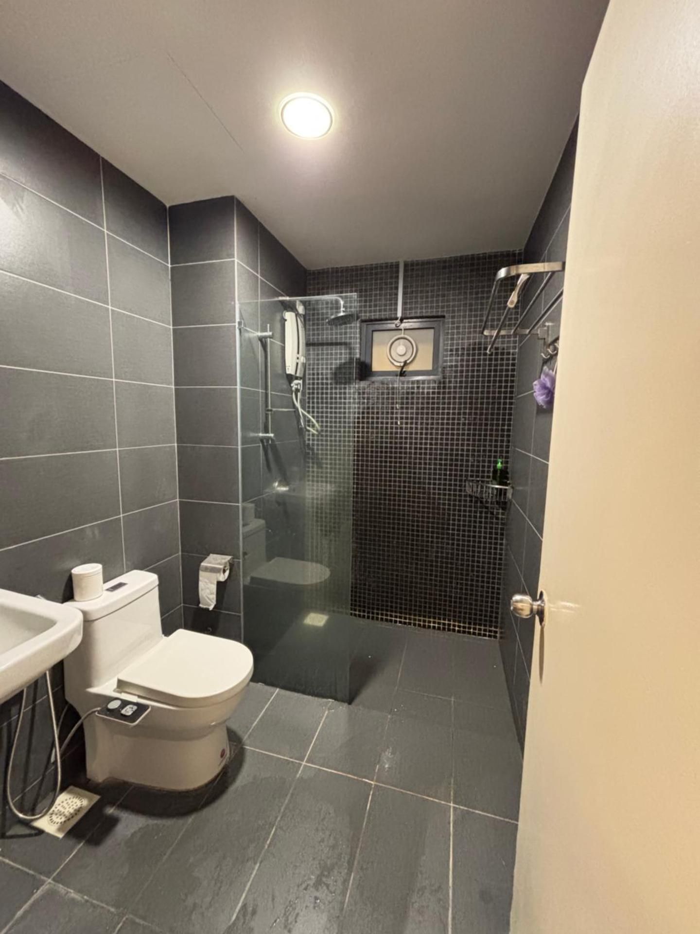 Three-Bedroom Apartment with Balcony