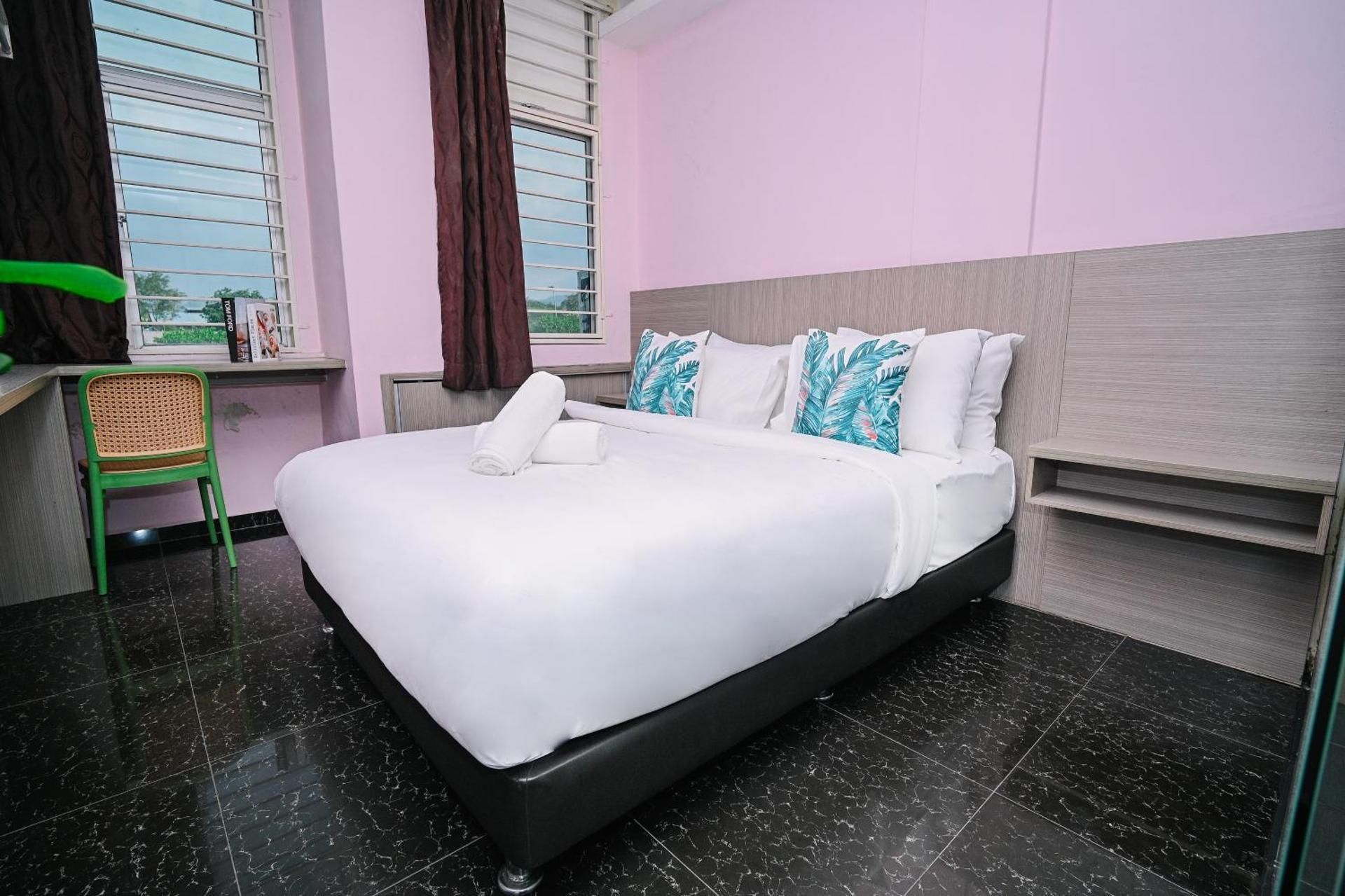 Deluxe Queen Room