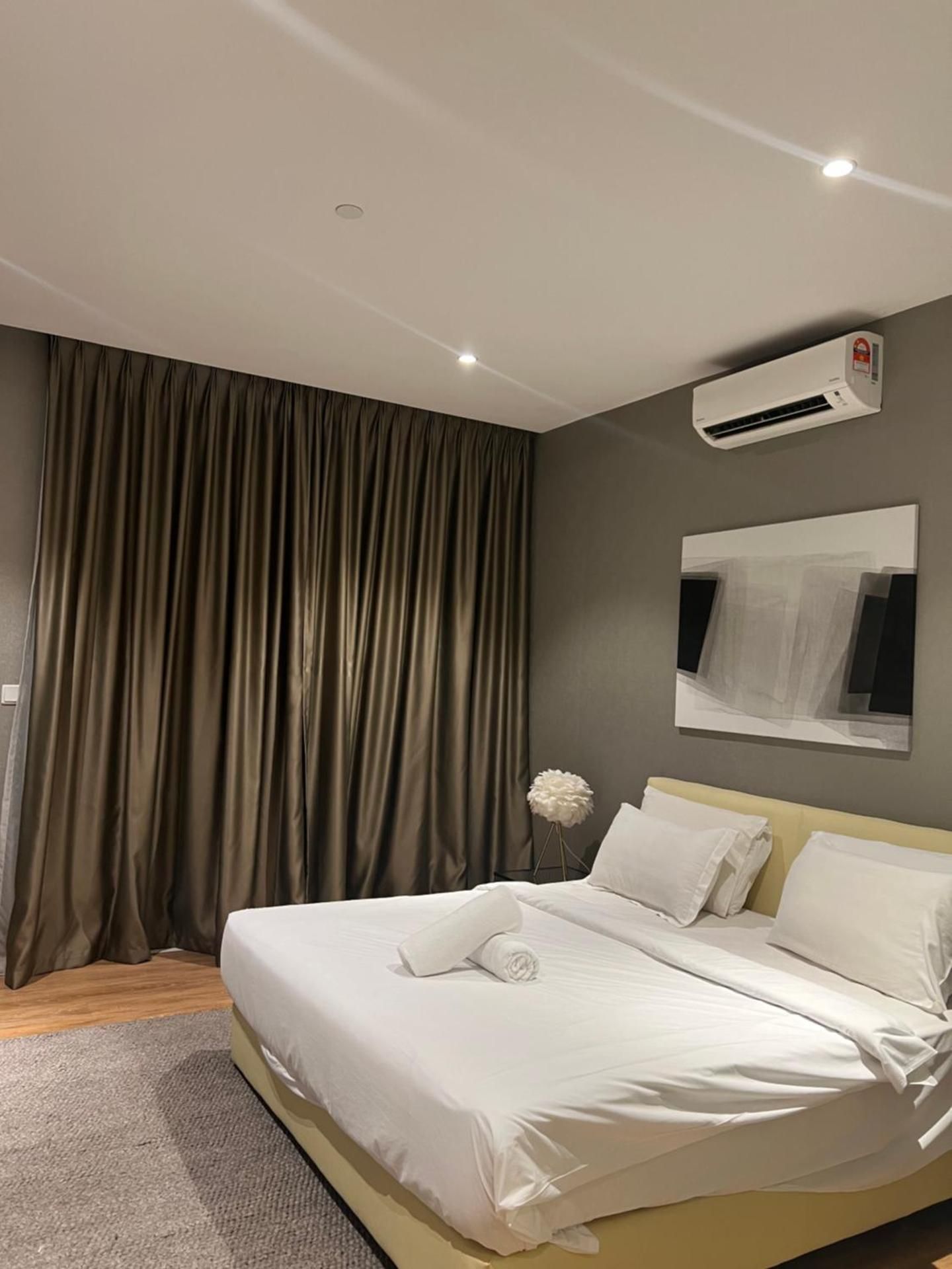 Two-Bedroom Deluxe Apartment with Balcony