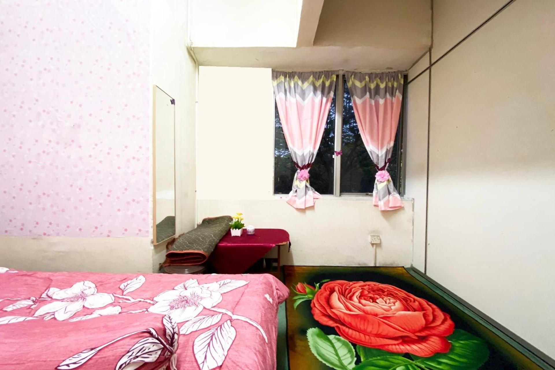 Private Room with Shared Bathroom
