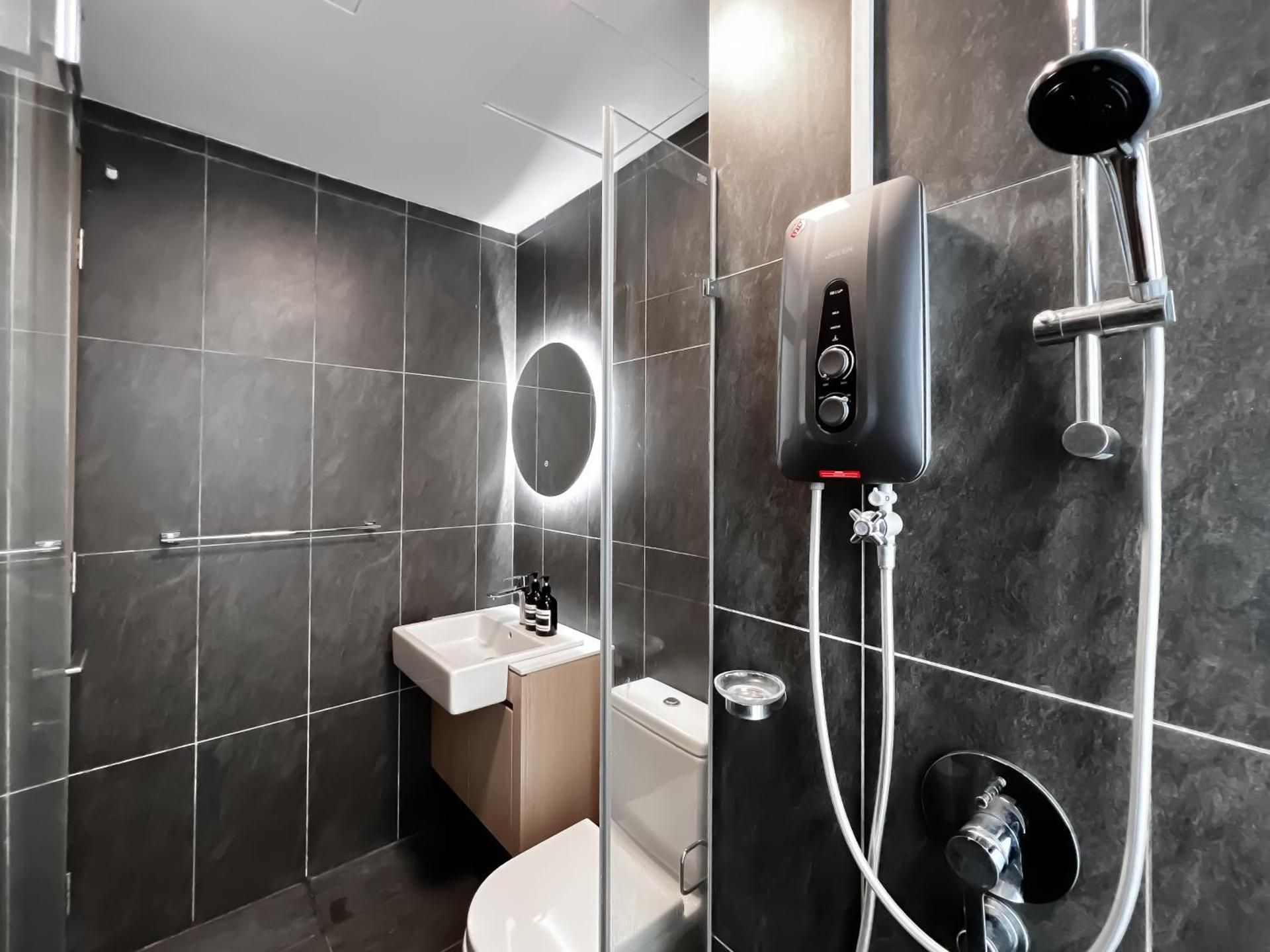 Two-Bedroom Deluxe Apartment with Balcony
