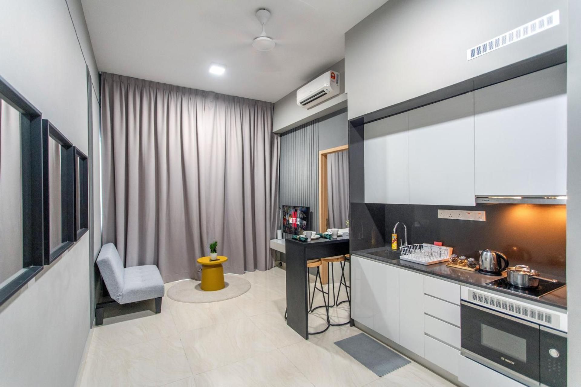 Deluxe One-Bedroom Apartment
