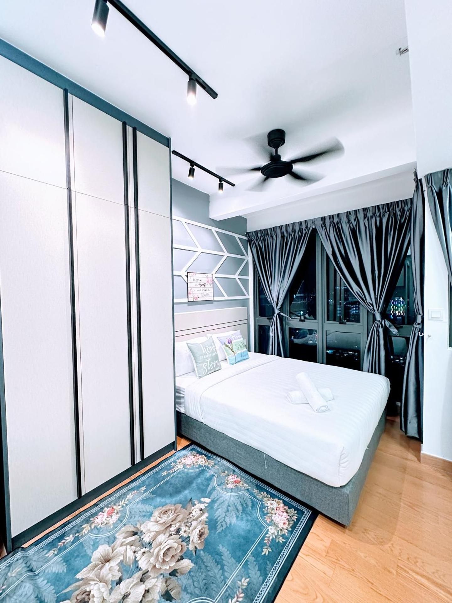 Deluxe Queen Studio 