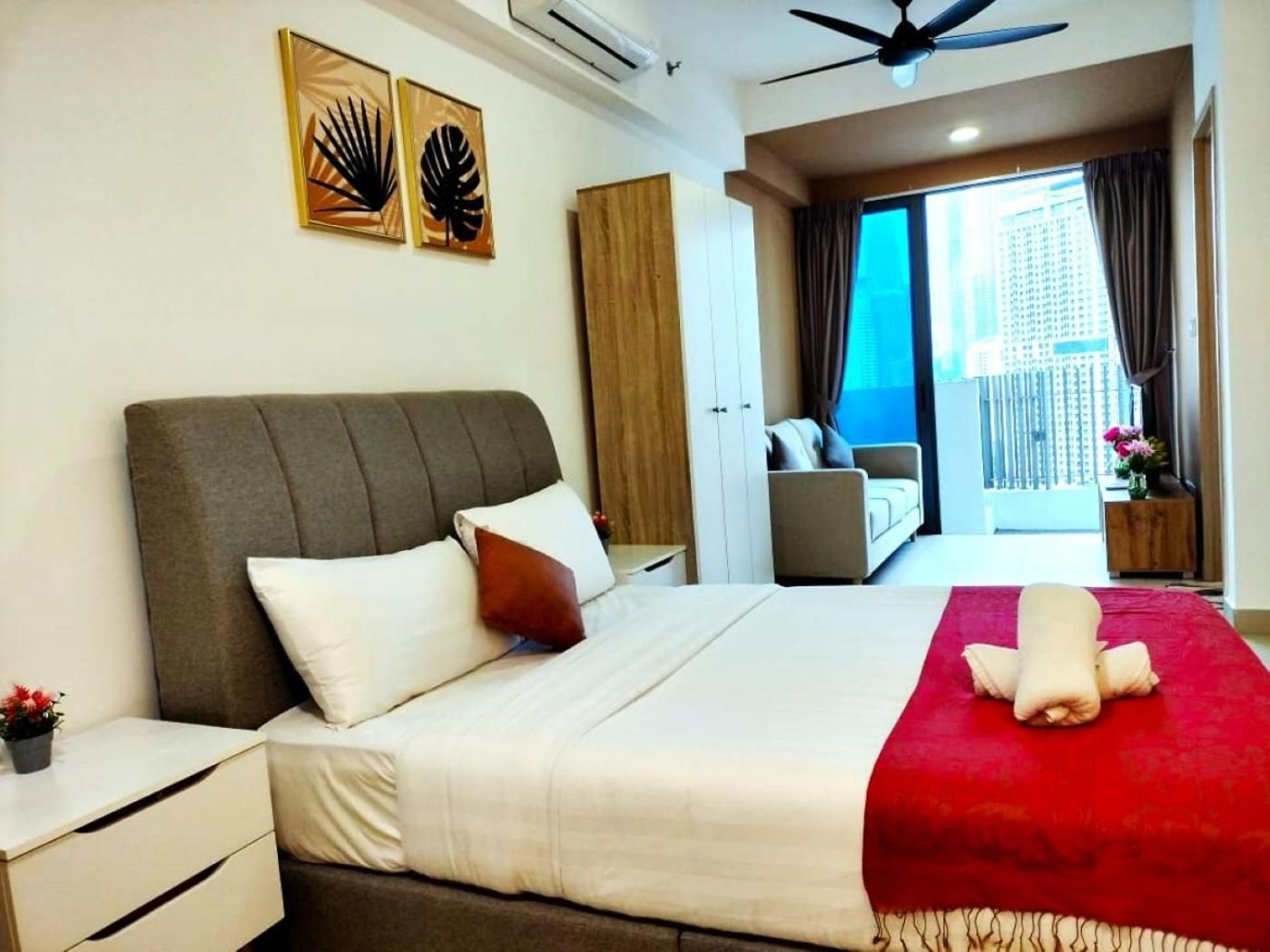 Deluxe Queen Suite