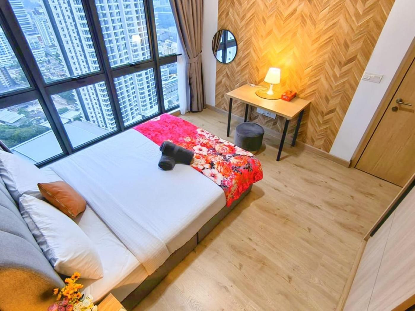One-Bedroom Apartment with Balcony