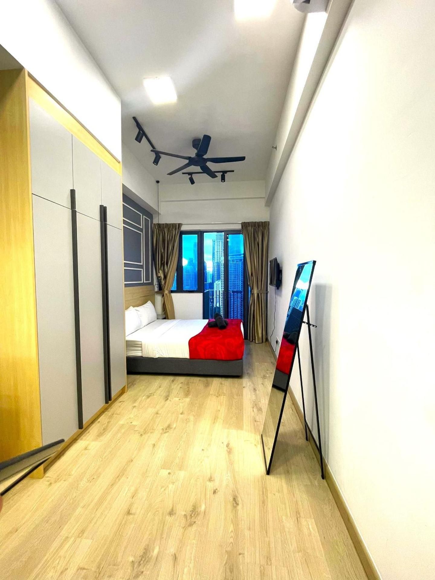 Deluxe Queen Suite