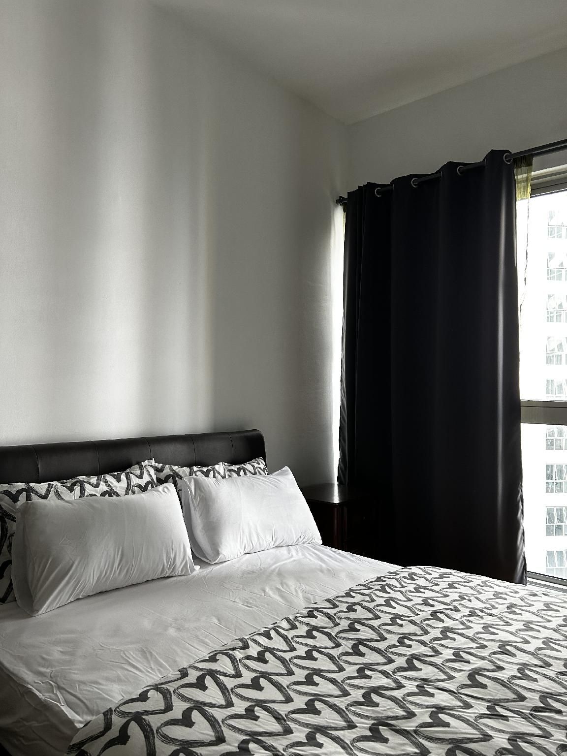 Queen Bed Room