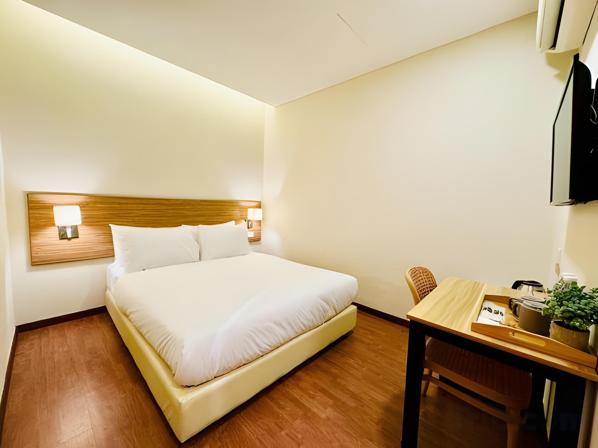 Standard Queen Room