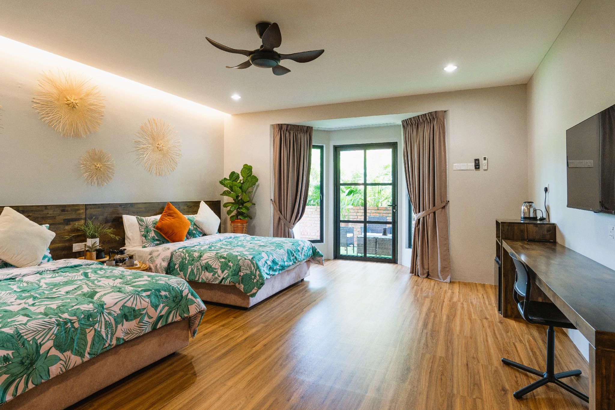 Family Room with Garden View