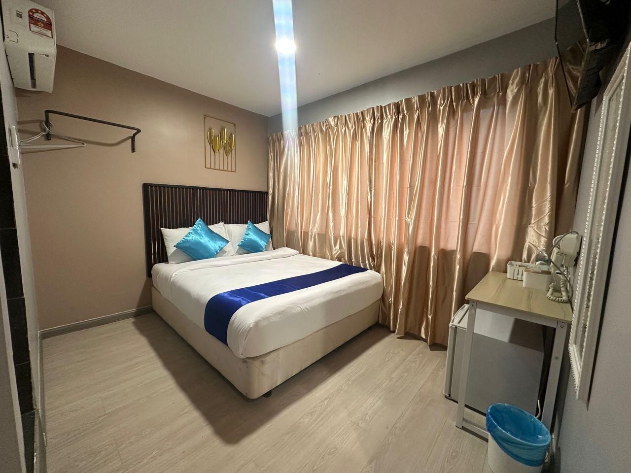City View Queen Room